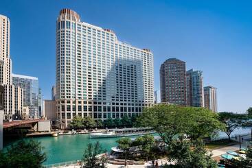 هتل Sheraton Grand Chicago Riverwalk