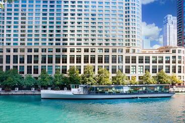 هتل Sheraton Grand Chicago Riverwalk