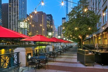 هتل Sheraton Grand Chicago Riverwalk