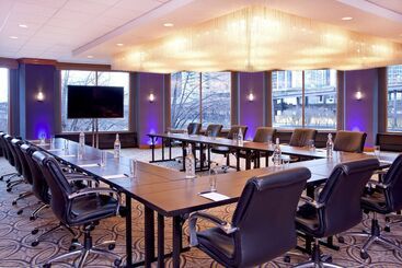 هتل Sheraton Grand Chicago Riverwalk