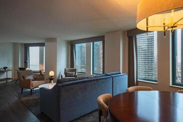 هتل Sheraton Grand Chicago Riverwalk