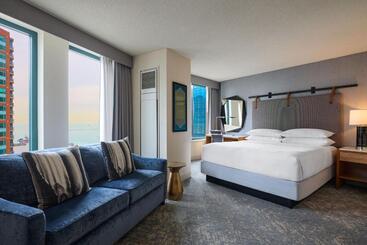 هتل Sheraton Grand Chicago Riverwalk