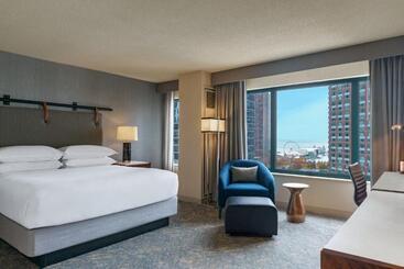 هتل Sheraton Grand Chicago Riverwalk