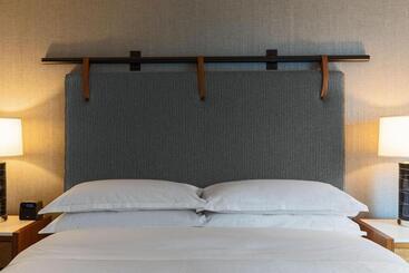 هتل Sheraton Grand Chicago Riverwalk