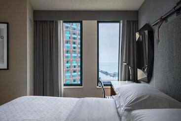هتل Sheraton Grand Chicago Riverwalk