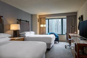 هتل Sheraton Grand Chicago Riverwalk