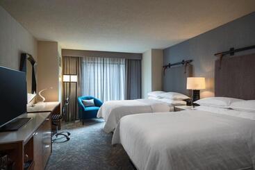 هتل Sheraton Grand Chicago Riverwalk