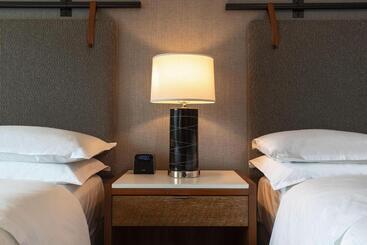 هتل Sheraton Grand Chicago Riverwalk