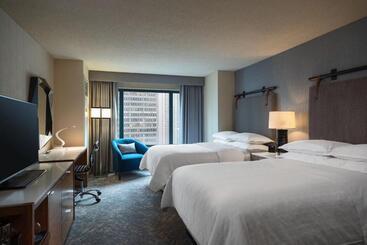 هتل Sheraton Grand Chicago Riverwalk