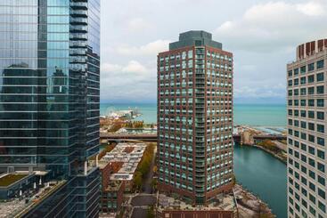 هتل Sheraton Grand Chicago Riverwalk