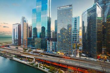 هتل Sheraton Grand Chicago Riverwalk