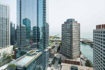 هتل Sheraton Grand Chicago Riverwalk