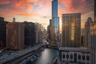 هتل Sheraton Grand Chicago Riverwalk