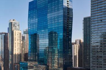 هتل Sheraton Grand Chicago Riverwalk