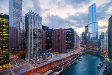 هتل Sheraton Grand Chicago Riverwalk