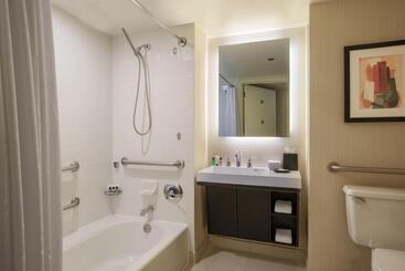 هتل Sheraton Grand Chicago Riverwalk