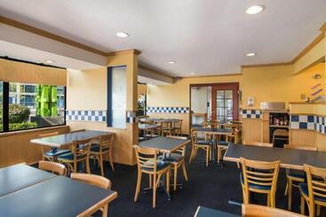 Surestay Hotel By Best Western North Vancouver Capilano