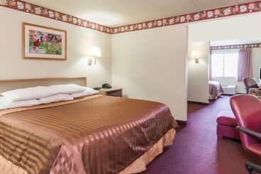 هتل Travelodge By Wyndham Airport Platte City