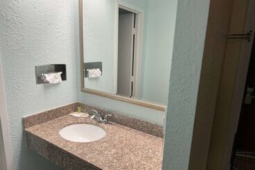 هتل Travelodge By Wyndham Airport Platte City