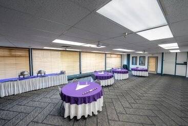 Sternwheeler Hotel And Conference Centre