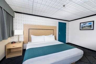 Sternwheeler Hotel And Conference Centre