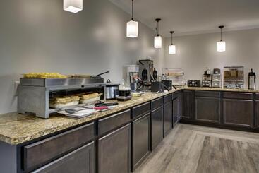 هتل Wingfield Inn & Suites