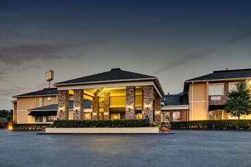 هتل Wingfield Inn & Suites