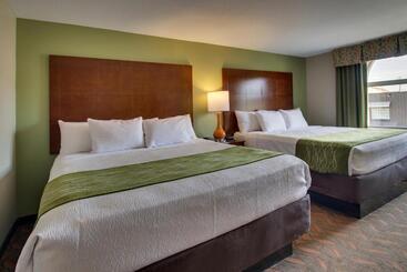 هتل Wingfield Inn & Suites
