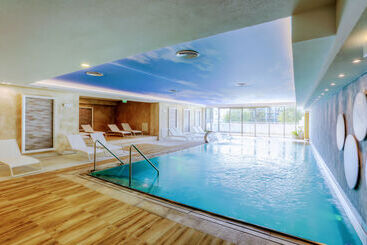 Maritim Paradise Blue Hotel & Spa
