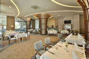Maritim Paradise Blue Hotel & Spa