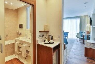Maritim Paradise Blue Hotel & Spa