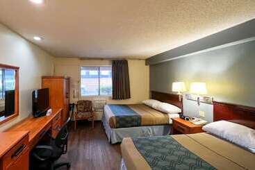 Econo Lodge Motel Village