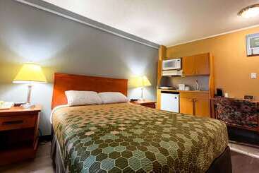 Econo Lodge Motel Village