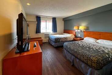 Econo Lodge Motel Village