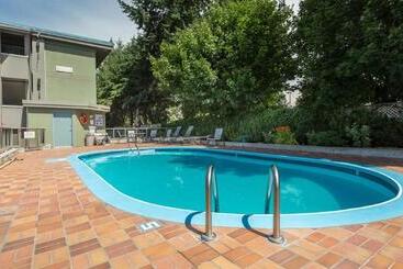هتل Accent Inns Kelowna