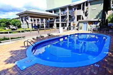 هتل Accent Inns Kelowna