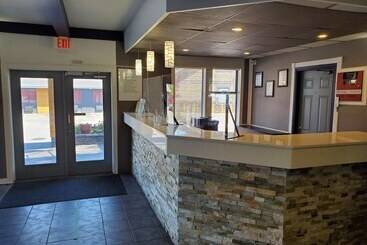 هتل Alpine Inn Abbotsford