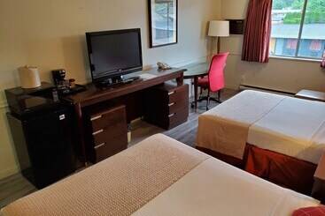 هتل Alpine Inn Abbotsford