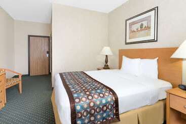 هتل Baymont By Wyndham Waterloo