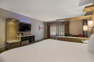 Best Western Diamond Bar Hotel & Suites