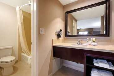 هتل Best Western Pasadena Royale Inn & Suites