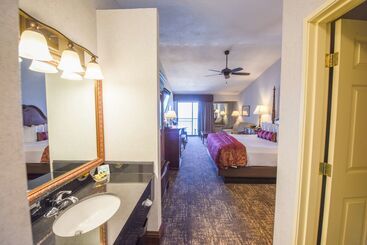 هتل Best Western Plus Dockside Waterfront Inn
