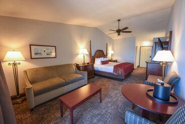 هتل Best Western Plus Dockside Waterfront Inn
