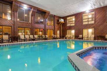 هتل Best Western Plus Dockside Waterfront Inn