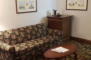 هتل Best Western Plus Dockside Waterfront Inn