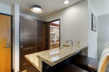 هتل Best Western Plus Mill Creek Inn