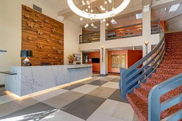 هتل Best Western Plus Mill Creek Inn