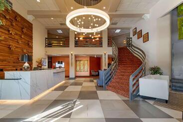 هتل Best Western Plus Mill Creek Inn