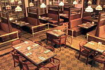 هتل Tower Inn & Suites