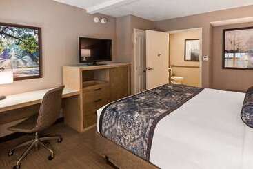 هتل Best Western Savannah Historic District
